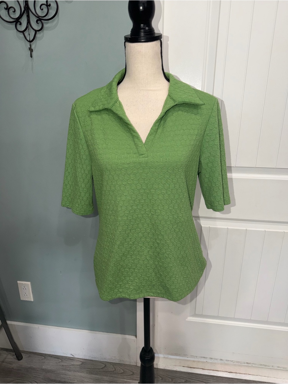 Kim & Cami Women's Green Textured Collared Short Sleeve Polo Shirt size large - Picture 2 of 7